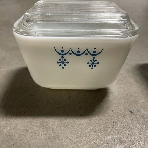 Pyrex Snowflake Garland 501 Fridge Mate - Picture 1 of 11